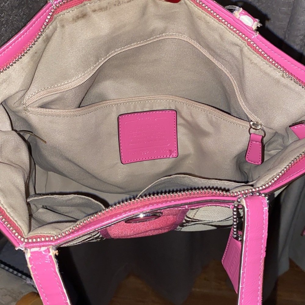 Beige Coach logo bag with pink stripes and handles - Picture 3 of 3
